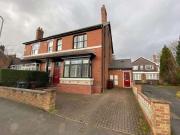 2 bedroom flat to rent in York Avenue, Finchfield...