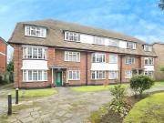 2 bedroom Flat to rent, Mansard Manor Christchurch Park,...