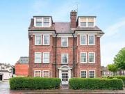 2 bedroom Flat to rent, Rochester Gardens, Hove, BN3...