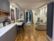 2 bedroom flat to rent, spacious with shared garde