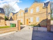 2 bedroom Flat to rent, St. Albans Road, Watford, WD17...