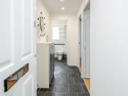 2 bedroom flat with parking and communal gardens