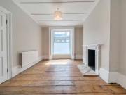 2+ bedroom flat/apartment to rent in St John's Hill,...