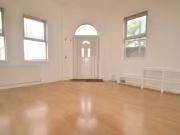 2+ bedroom flat/apartment to rent in Sugden Road,...