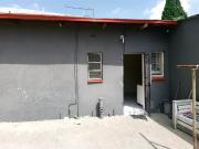 2 Bedroom Garden Cottage in Forest Hill