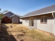 2 Bedroom Garden Cottage in Vorna Valley