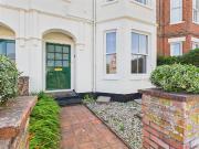 2 bedroom ground flat for sale