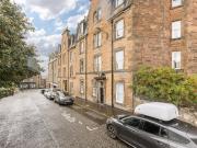 2 bedroom ground flat for sale