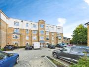 2 bedroom ground flat for sale