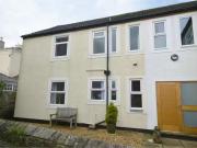 2 bedroom ground floor flat for rent in Holly Close,...