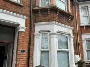 2 Bedroom Ground Floor Flat For Rent In London