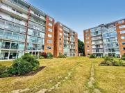 2 bedroom ground floor flat for rent in Poole Road,...