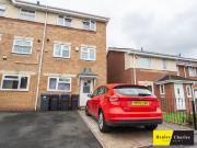 2 bedroom ground floor flat for rent in Waterside Close,...
