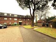 2 bedroom ground floor flat for rent in Woodridge Close,...