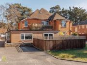 2 bedroom ground floor flat for sale in 7 Meyrick Park...