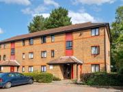 2 Bedroom Ground Floor Flat For Sale In Horley, Surrey