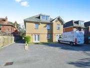 2 bedroom ground floor flat for sale in Richmond Park...