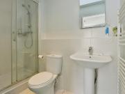 2 bedroom ground floor flat for sale in Rowditch...