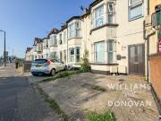 2 bedroom ground floor flat for sale in Sutton Road,...