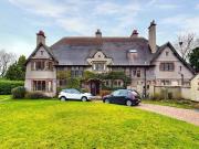 2 bedroom ground floor flat for sale in The Shawms...