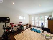 2 bedroom ground floor maisonette for rent in Home Park...
