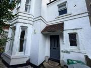 2 bedroom ground maisonette to rent