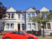 2 bedroom ground maisonette to rent