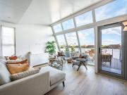 2 bedroom house boat to rent