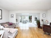 2 Bedroom House Cardiff Cardiff 93995942