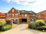 2 Bedroom House Chigwell Essex 92659358