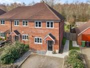 2 Bedroom House Farnham Surrey 92511082