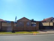 2 bedroom house for rent in alveda k.