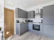 2 bedroom house for rent in Knowle Mount, Leeds, LS4