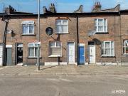 2 bedroom house for sale in North Street, Luton, LU2