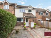 2 Bedroom House Guildford Surrey 93116064
