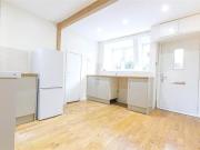 2 Bedroom House Holmfirth West Yorkshire 100532838