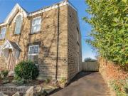 2 Bedroom House Huddersfield Kirklees 91808839