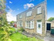 2 Bedroom House Huddersfield Kirklees 93343634