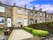 2 Bedroom House Huddersfield Kirklees LS97205671