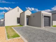 2 Bedroom House in Aan de Wijnlanden