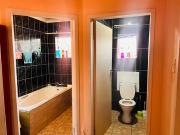 2 Bedroom House in Geelhoutpark