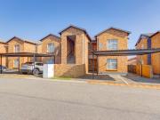 2 Bedroom House in Honeypark