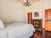 2 Bedroom House in Kensington