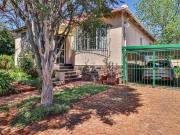 2 Bedroom House in Kensington