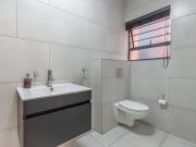 2 Bedroom House in Kensington