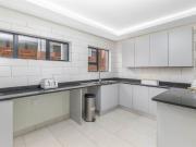 2 Bedroom House in Kensington
