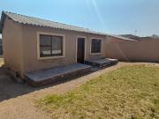 2 Bedroom House in Moedi