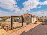 2 Bedroom House in Witpoortjie