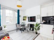 2 Bedroom House London London 77601424