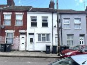 2 Bedroom House Luton Bedfordshire 93774496
